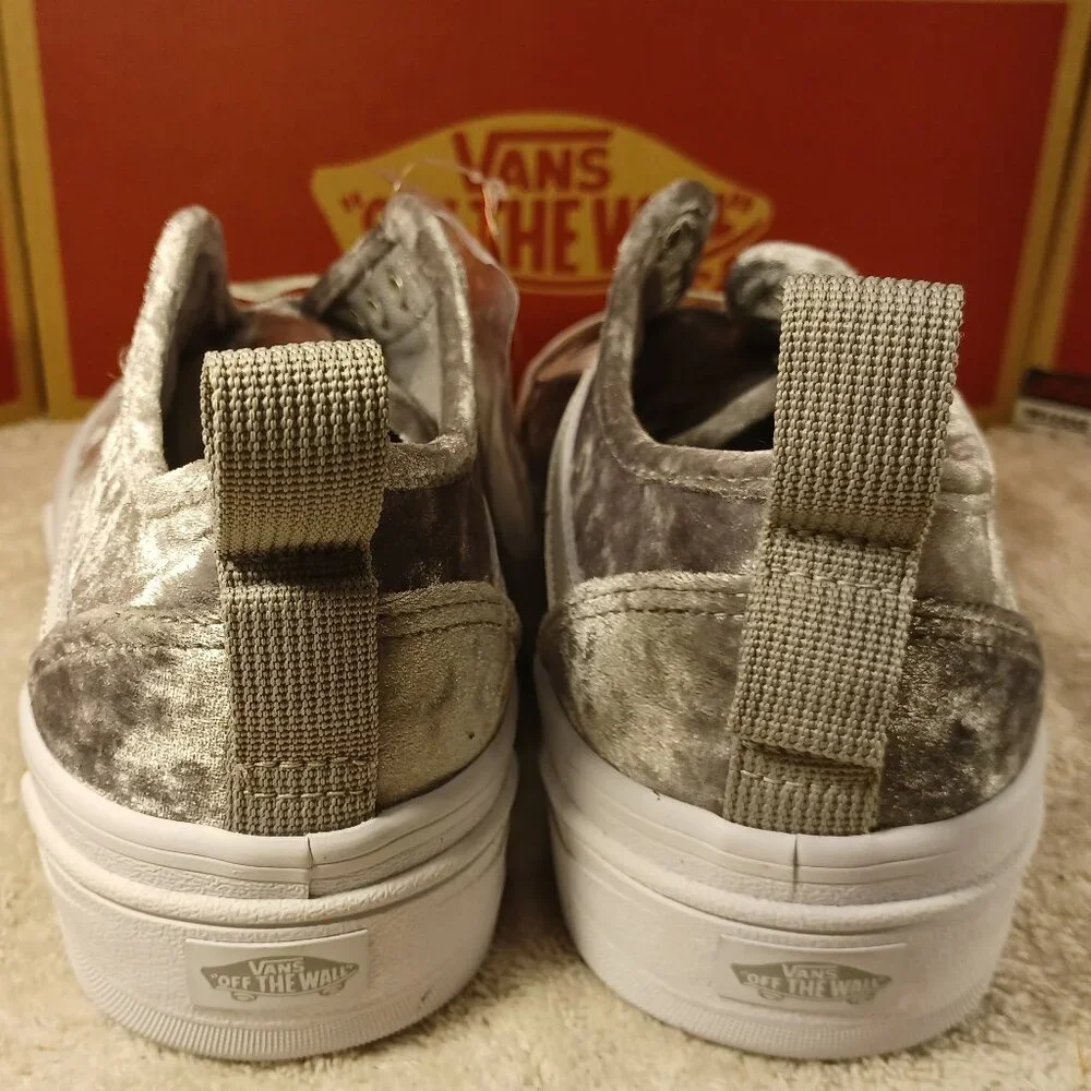 Vans Men's 7/Women's 8.5 Sentry Old Skool Crushed Velvet Silver/White